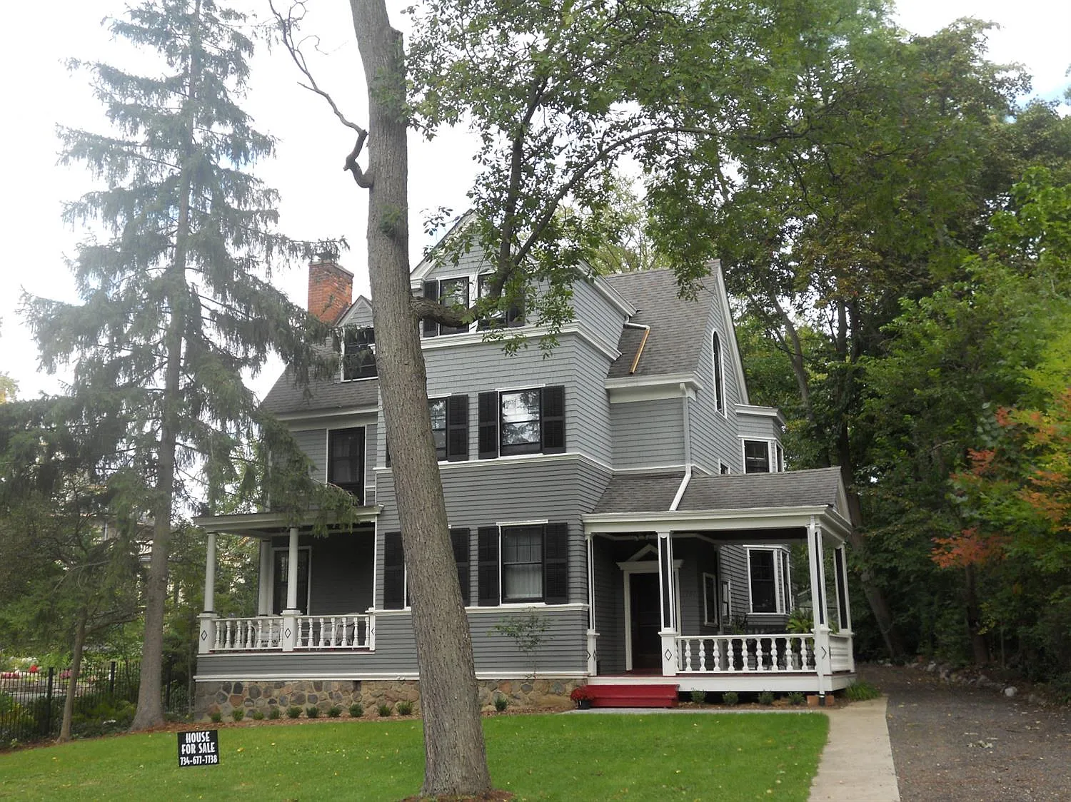 1701 Hill St photo 1