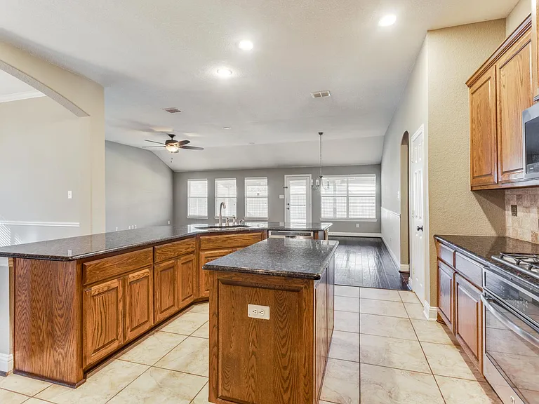 1241 Millers Creek Dr — Photo 20