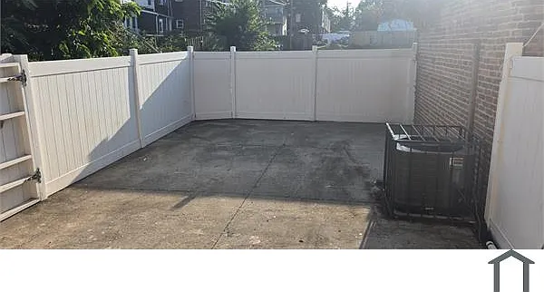 2604 Denison St — Photo 13