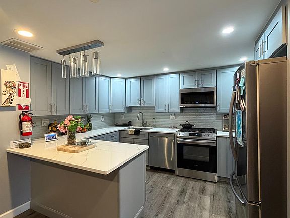 2nd image of 706 Convery Blvd