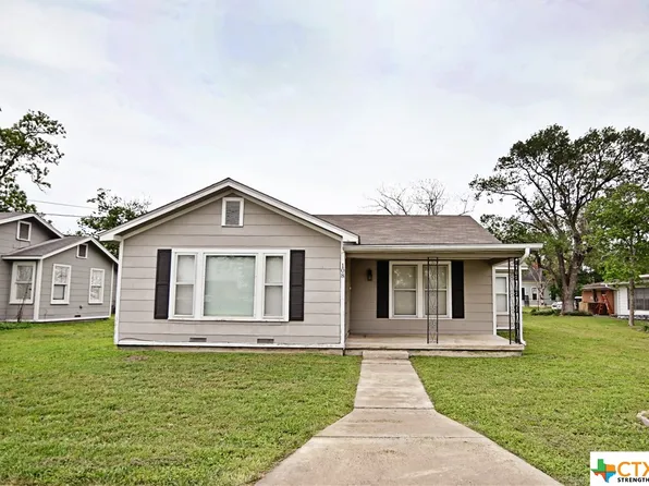 108 E Clayton St, Cuero, TX 77954