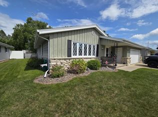 1641 Atlanta Cir, Manitowoc, WI 54220