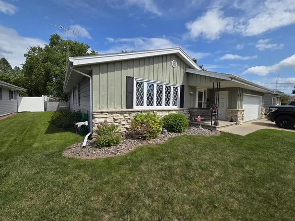 1641 Atlanta CIRCLE, Manitowoc, WI 54220