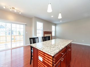 1142 Falcon Ridge Dr, Elgin, IL 60124