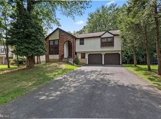 50 Colleen Cir, Ewing, NJ 08638