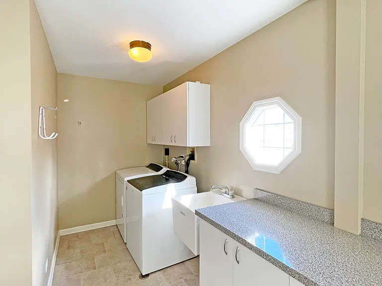 1528 E Bailey Rd — Photo 20