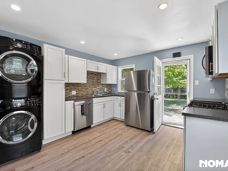2520 S Knox Ct — Photo 17