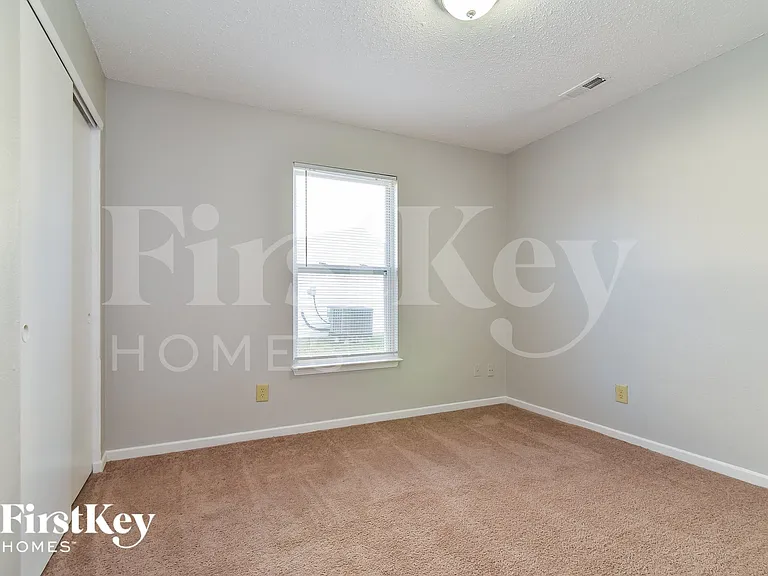 8823 Youngs Creek Ln — Photo 12
