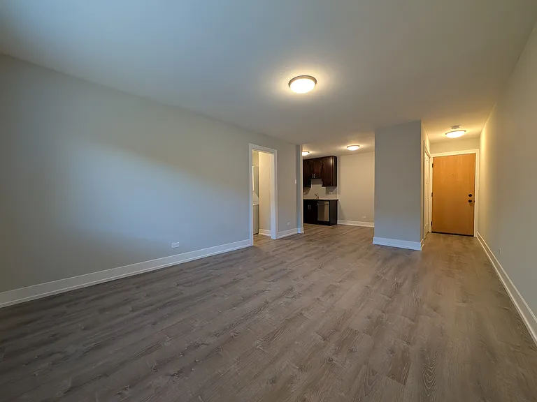 538 W Surf St — Photo 10