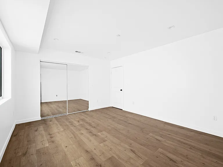 6830 Hazeltine Ave — Photo 53