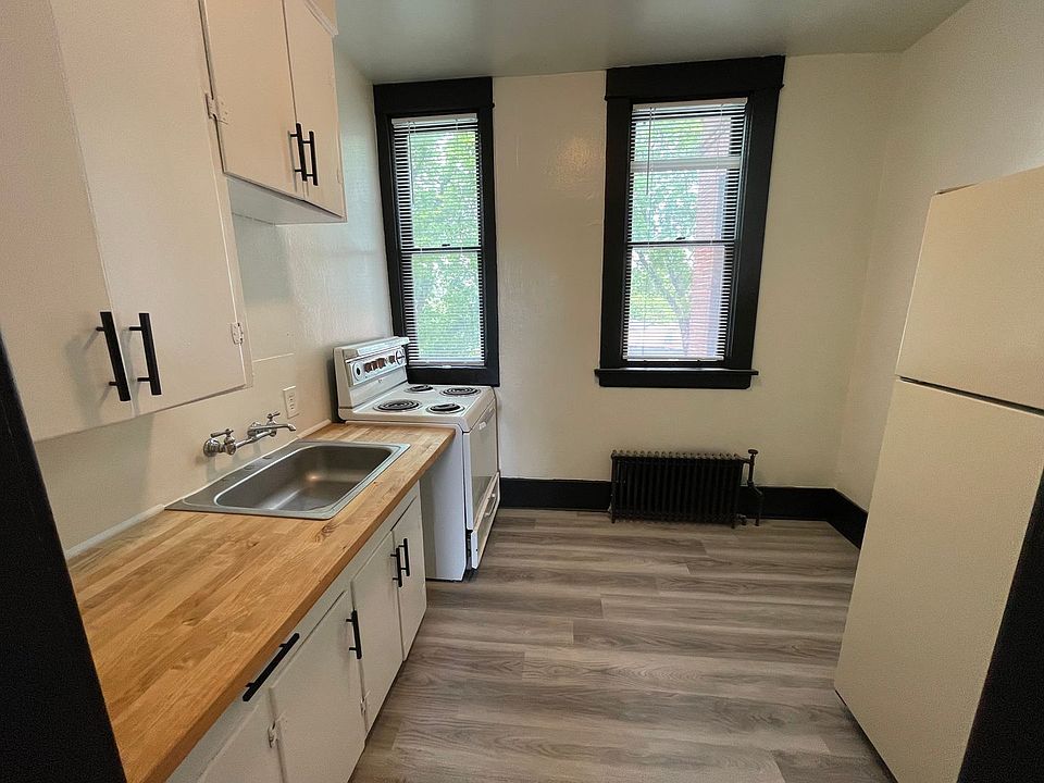 1st image of 623 E Lake St #4