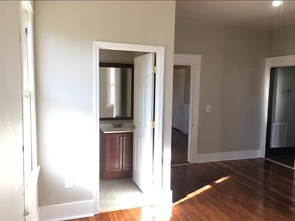 3rd image of 710 Marshall Ave SW