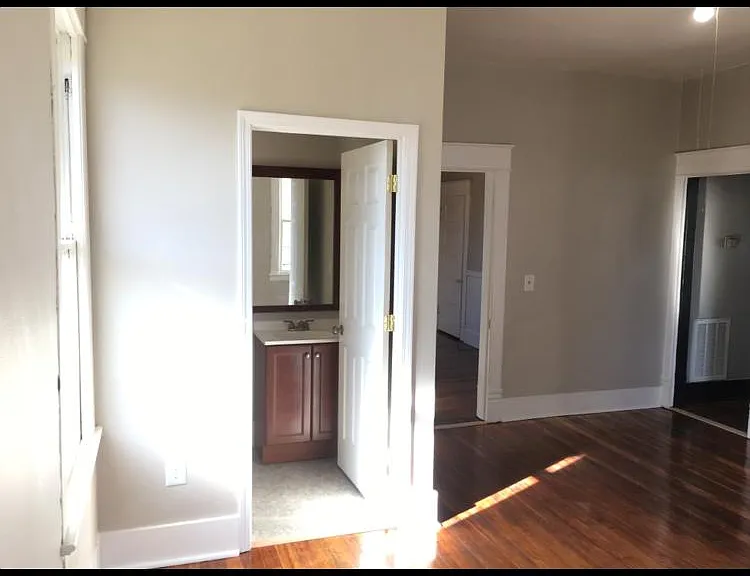 710 Marshall Ave SW — Photo 3