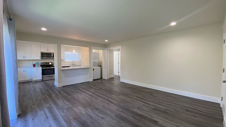 1st image of 2185 Royal Dr APT 2