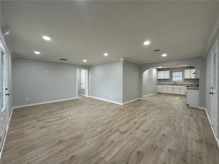 1202 Main Dr — Photo 6