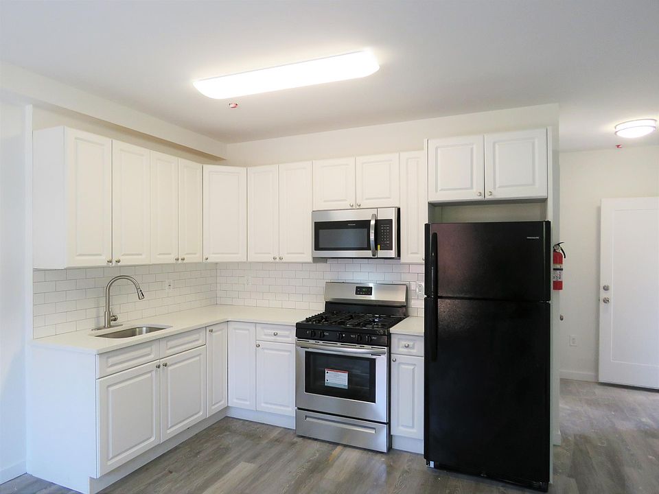 2nd image of 52 Bergen Ave #2L