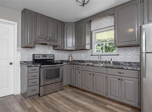 4th image of 402 Saint Joseph Ave