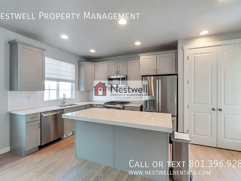 4954 W Evergreen Ln — Photo 2