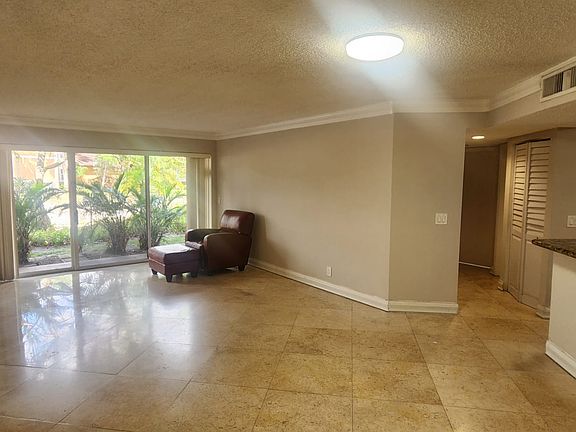 2nd image of 8871 Wiles Rd