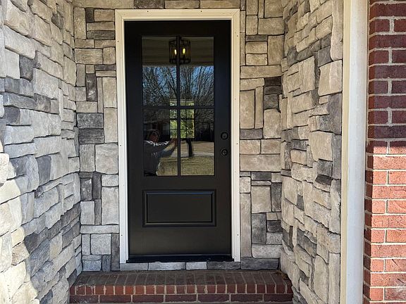 3rd image of 144 Mary Irene Ln