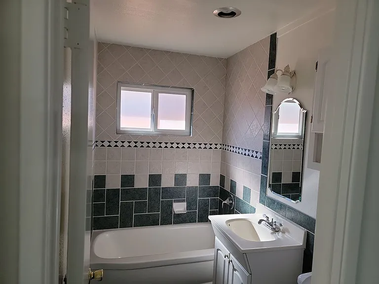 1836 N 7th Pl — Photo 7