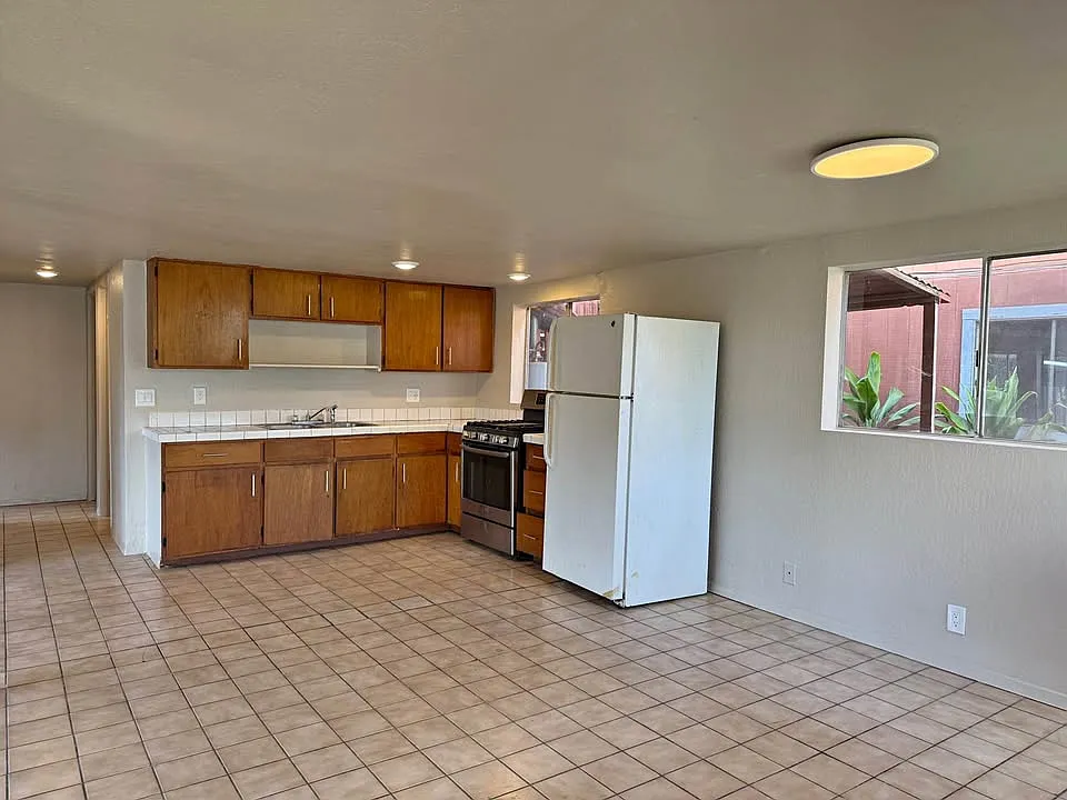 4560 Menehune Rd #B