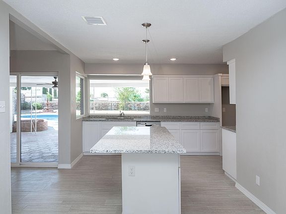 3rd image of 744 Somerset Dr