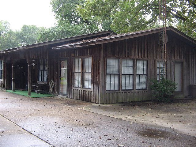 1st image of 321 W Oliver Ave