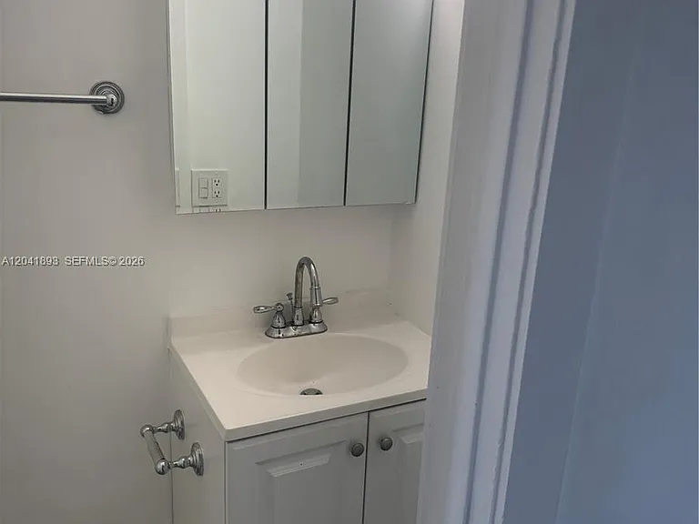 1551 W Okeechobee Rd #19 — Photo 7