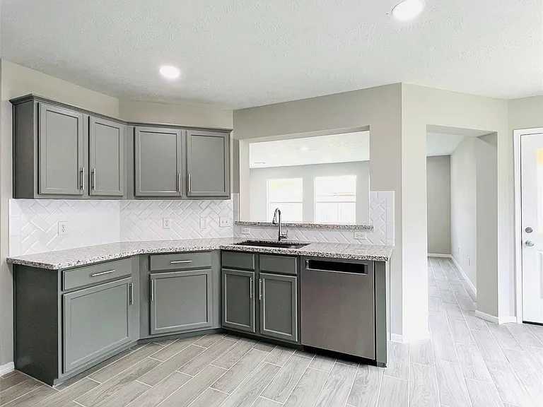 8426 Woodland Knoll Ln — Photo 10