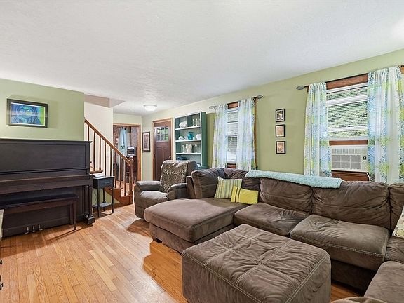 3rd image of 46 Prospect St