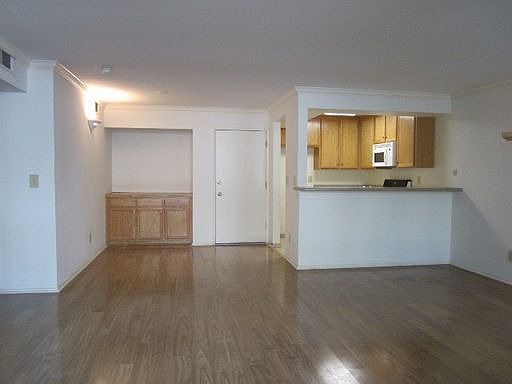 2nd image of 5325 Newcastle Ave Unit 114