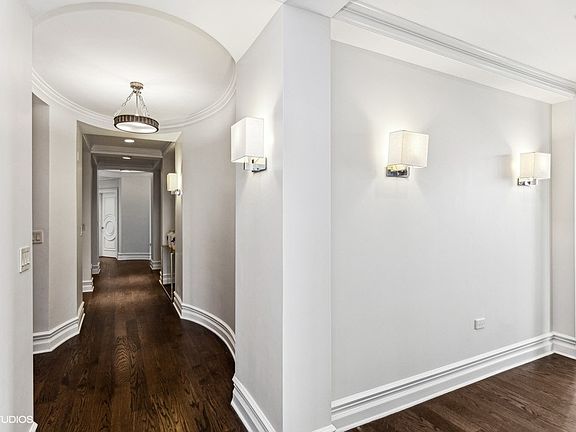 2nd image of 1335 S Prairie Ave Unit 1501