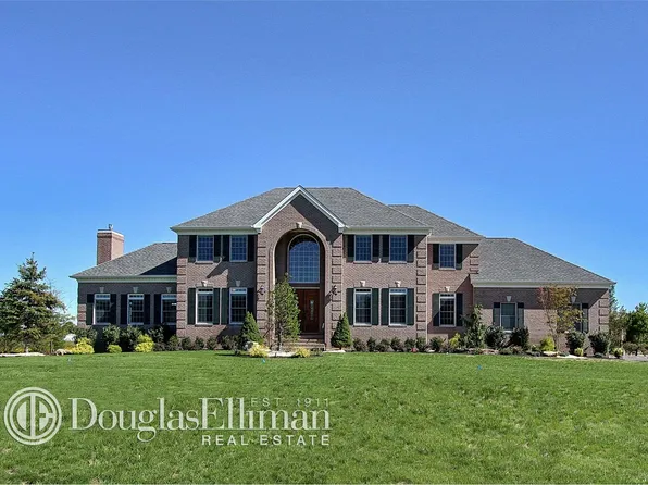 3 Aidan Ct, Robbinsville, NJ 08691