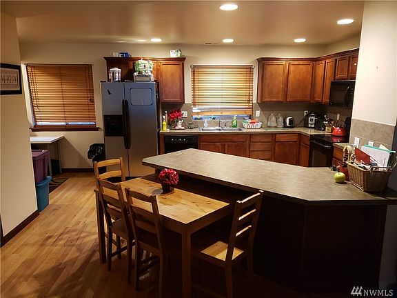 4th image of 1011 147th St SW