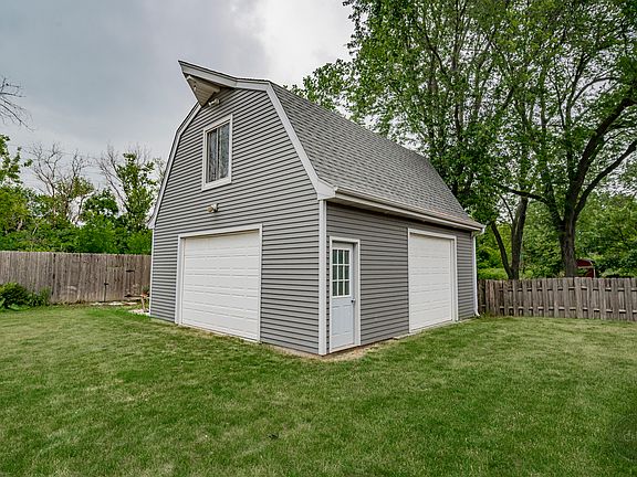 4th image of 30W266 Bedford Ln