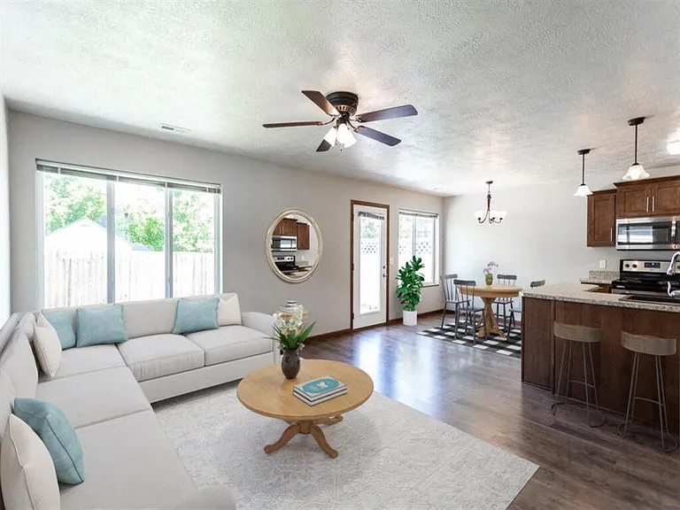 302 S Spring Pl — Photo 4