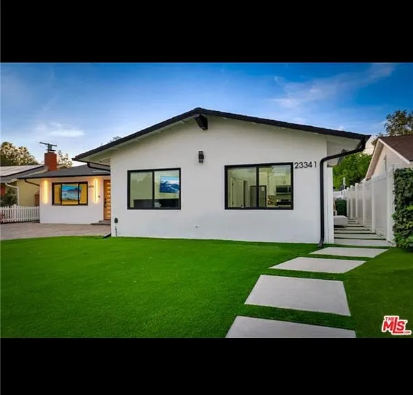 23341 Hartland St — Photo 2