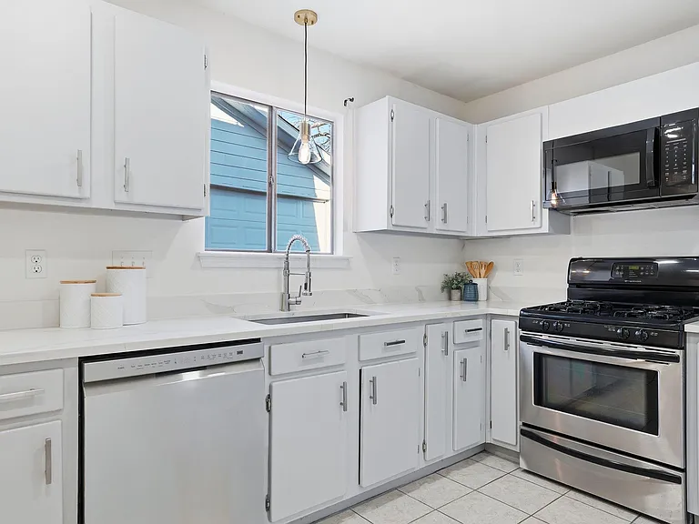 13004 Esplanade St — Photo 4