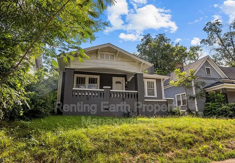 1136 15th St SW — Photo 3