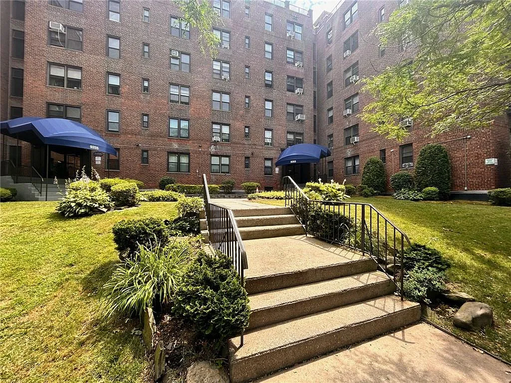 9265 Shore Rd APT 4B photo 1
