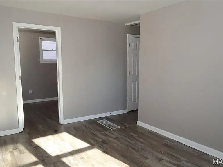 5460 Hamilton Ave — Photo 5