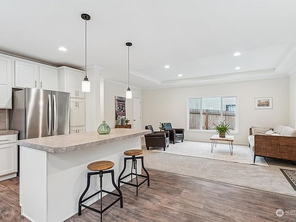4th image of 39007 Shoreview Drive NE