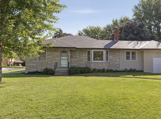 2450 Dale St N, Roseville, MN 55113