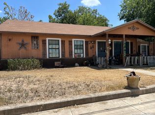 202 S 4th St, Uvalde, TX 78801