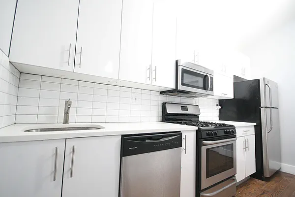 Rented by Makover Group Inc | media 29