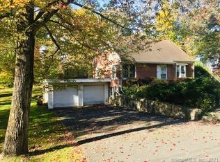 4915 Madison Ave, Trumbull, CT 06611