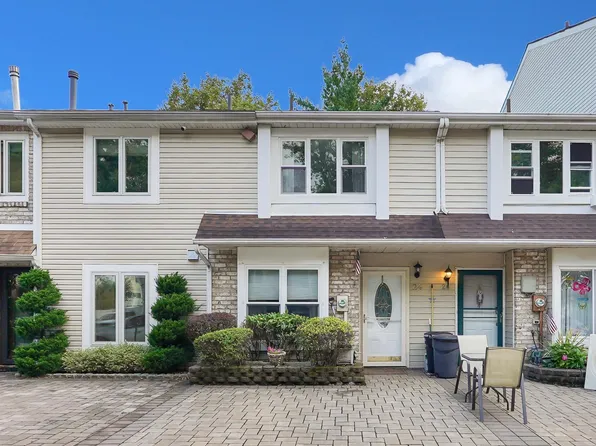 24 Caswell Ln, Staten Island, NY 10314