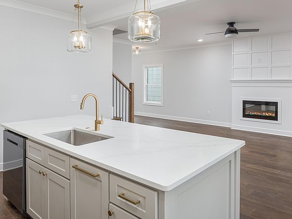4th image of 107 Scruggs St