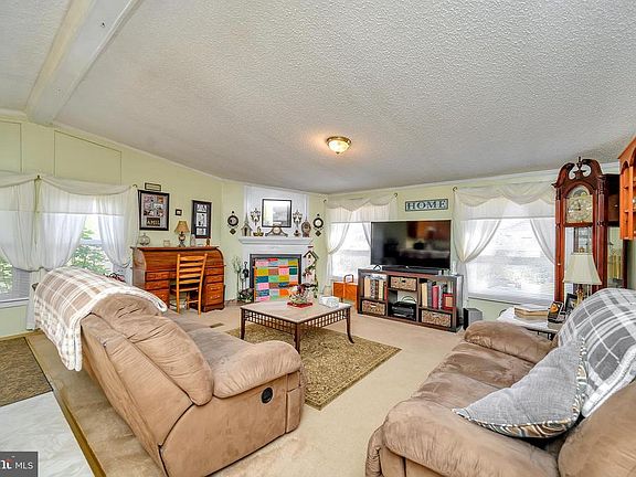 Large Family room with fireplace